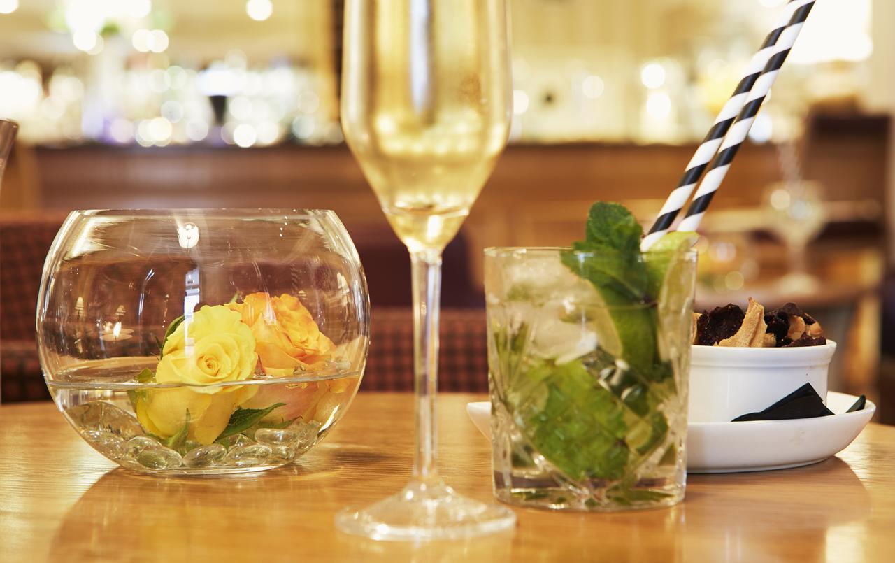 Palm Court Hotel Скарбъро Екстериор снимка