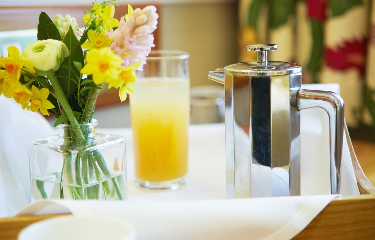 Palm Court Hotel Скарбъро Екстериор снимка