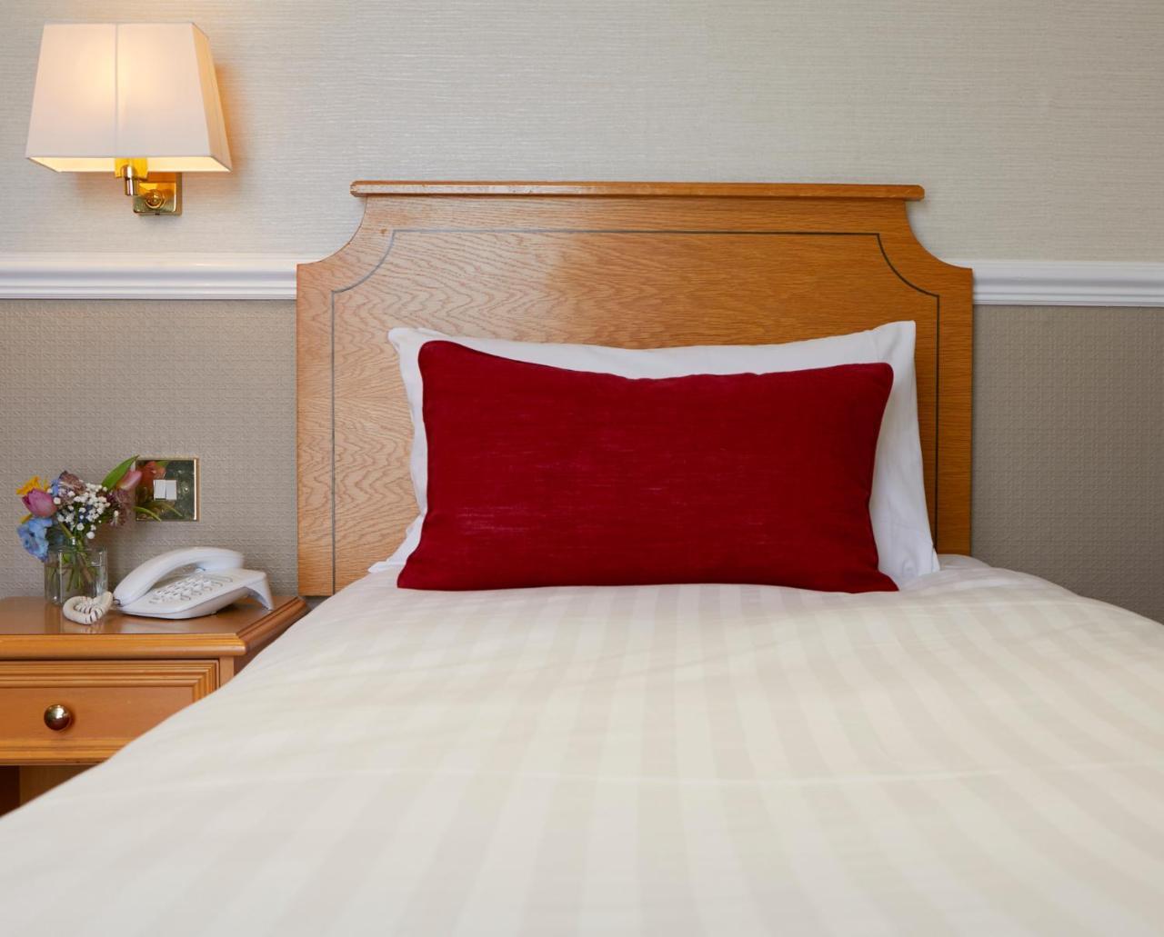 Palm Court Hotel Скарбъро Екстериор снимка
