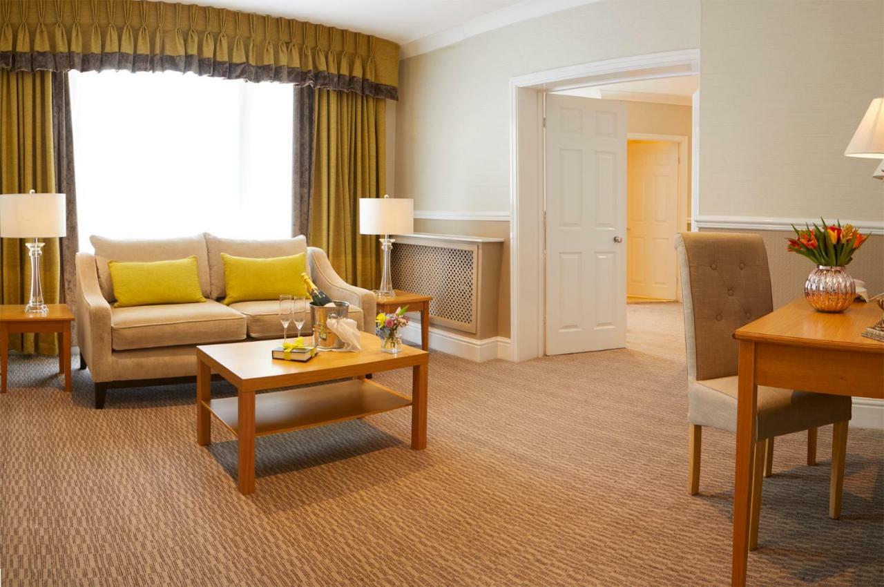 Palm Court Hotel Скарбъро Екстериор снимка