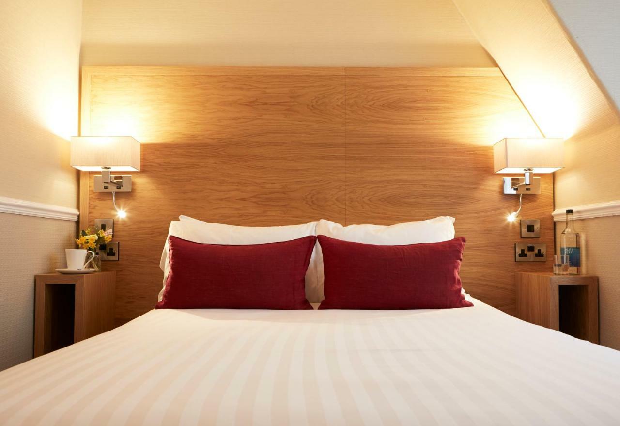 Palm Court Hotel Скарбъро Екстериор снимка
