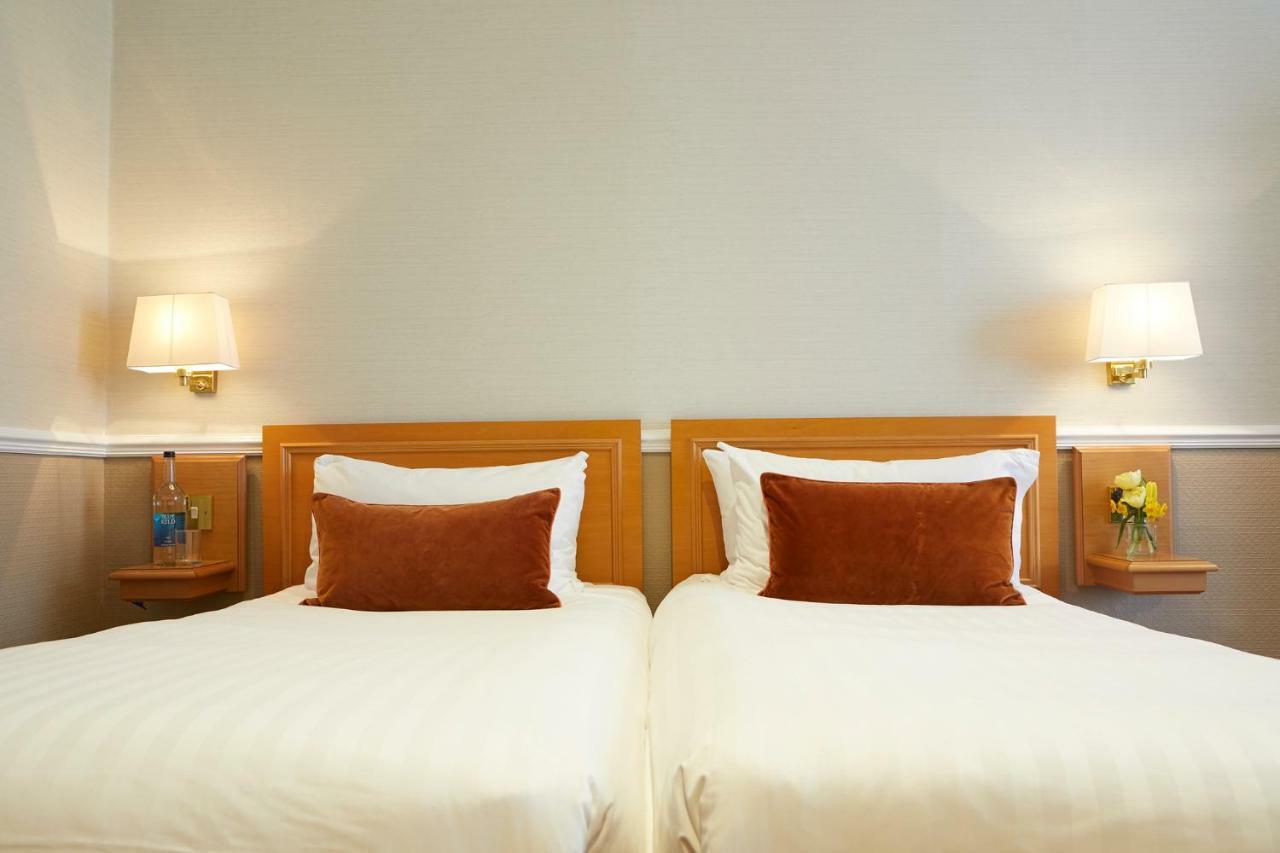 Palm Court Hotel Скарбъро Екстериор снимка