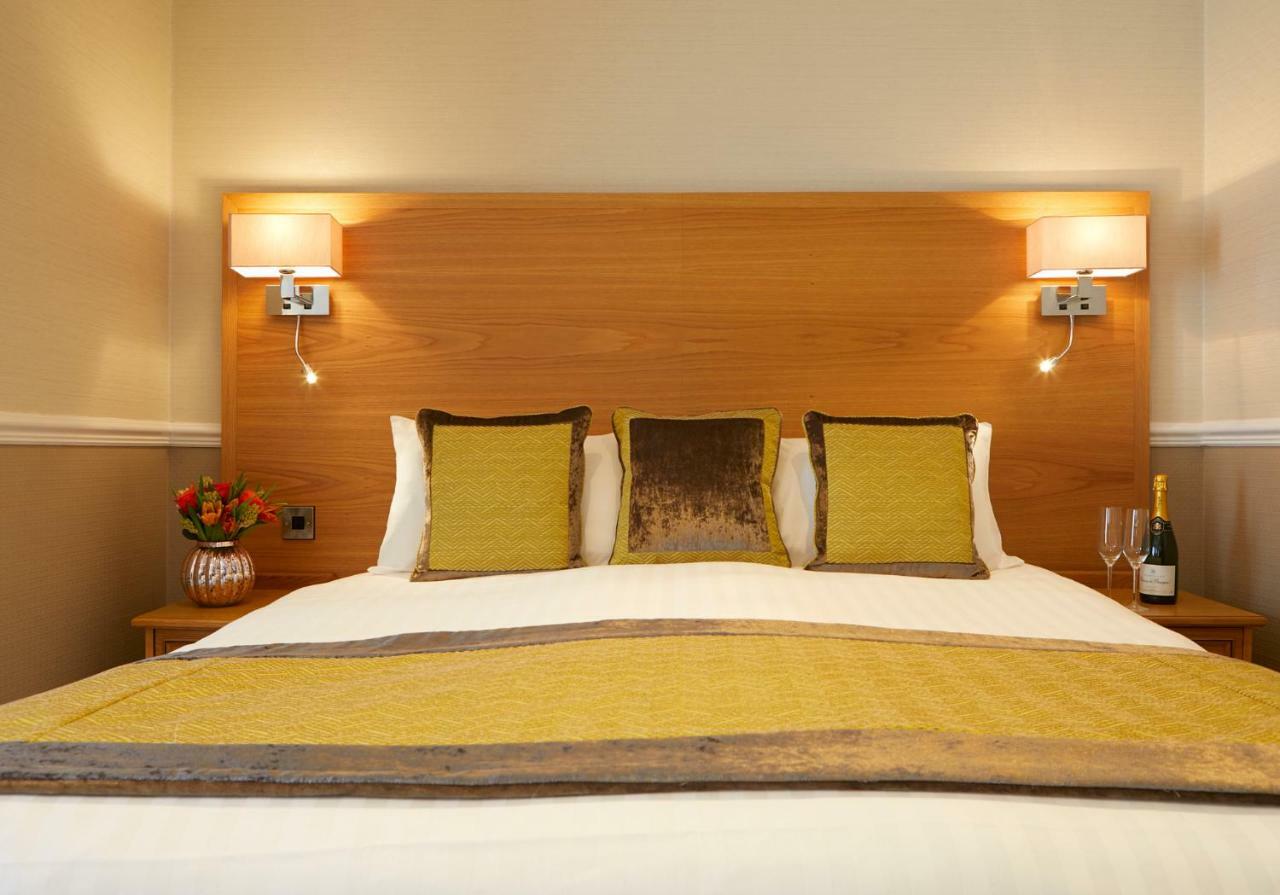 Palm Court Hotel Скарбъро Екстериор снимка